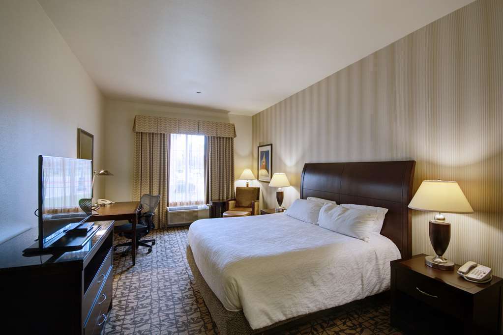 Hilton Garden Inn Granbury Room photo